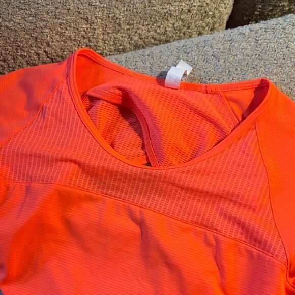 Under Armour Heat Gear Vibrant Coral Performance Tee - Picture 9 of 10